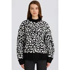 Jacquard-Knit Oversized Jumper in Black